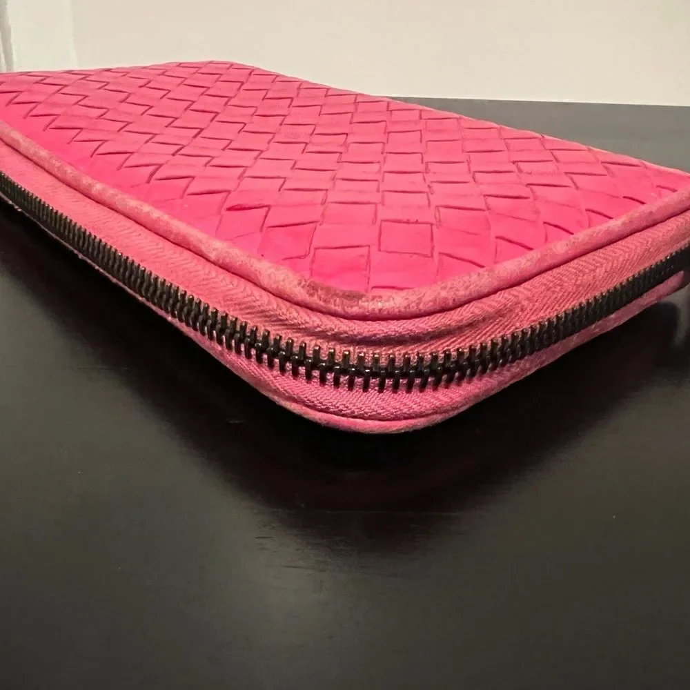 AUTHENTIC BOTTEGA VENETA Zippy WALLET- Pink